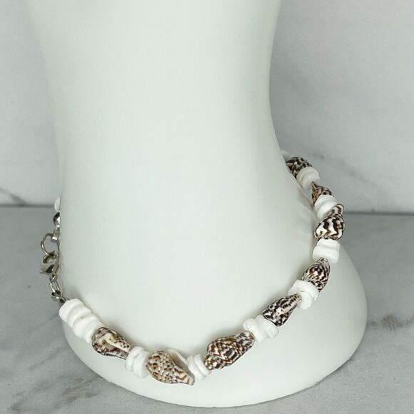 Silver Tone Conch Shell Beaded Bracelet - Picture 8 of 9